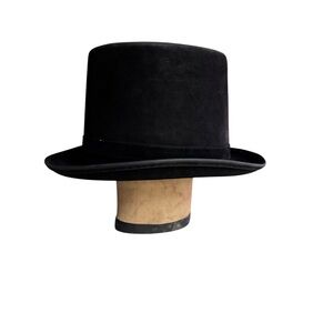 Spirit Velour Top Hat‎